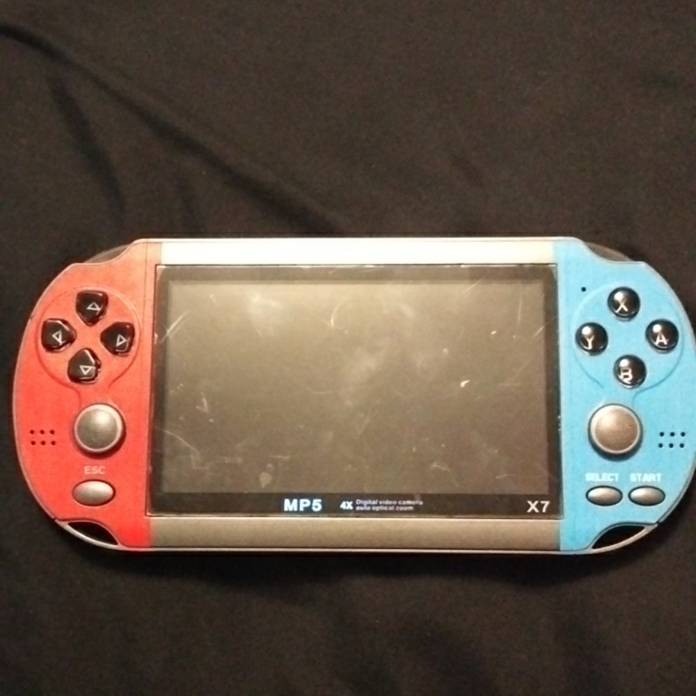 Hand held gaming console